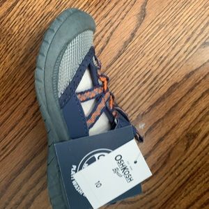 Oshkosh sandals new in tags size 10
